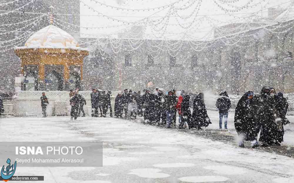 (تصاویر) بارش برف در حرم امام رضا