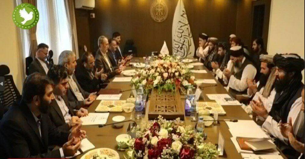 (تصاویر) هیاتی از ایران به کابل رفت / نظامی ارشد ایران پای میز مذاکره با طاالبان نشست