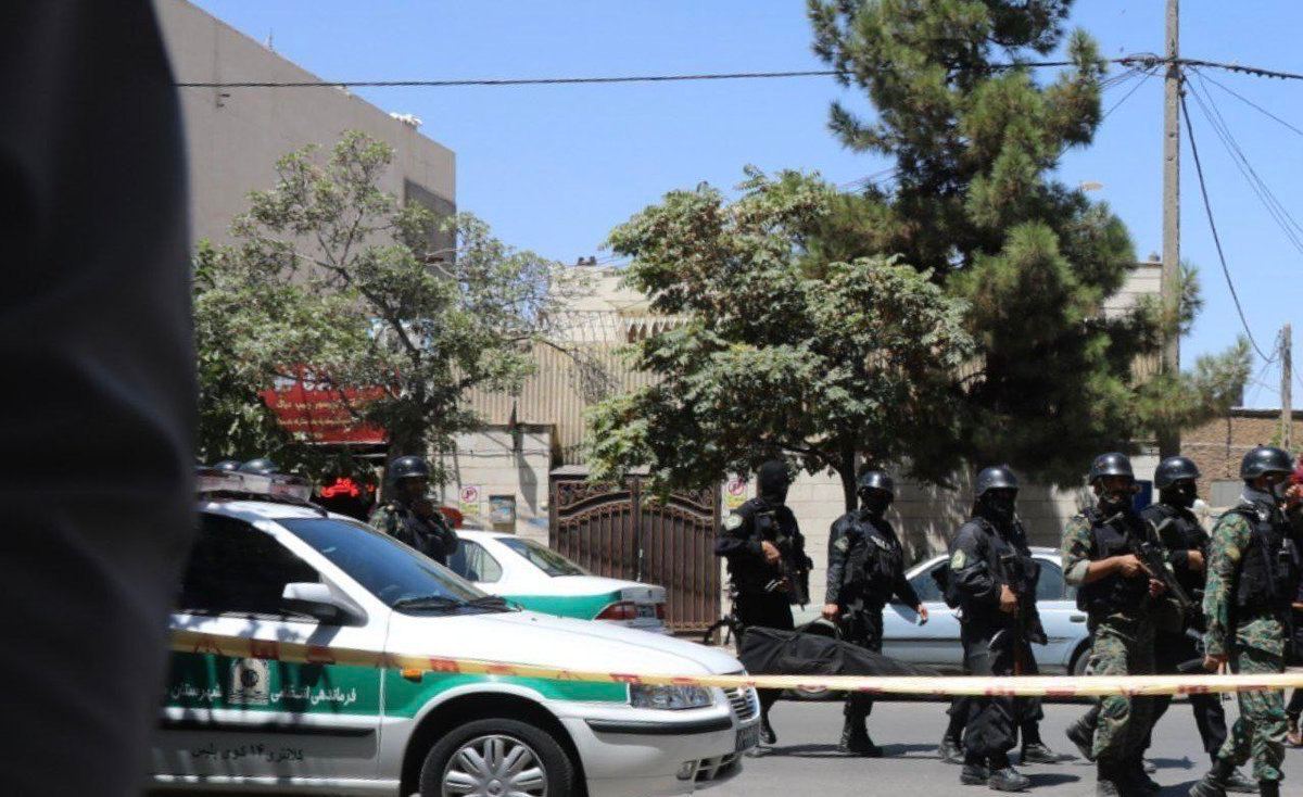 گروگانگیری در پشت بام دادگاه در مشهد / قصد داشت پسرش را به پایین بیندازد