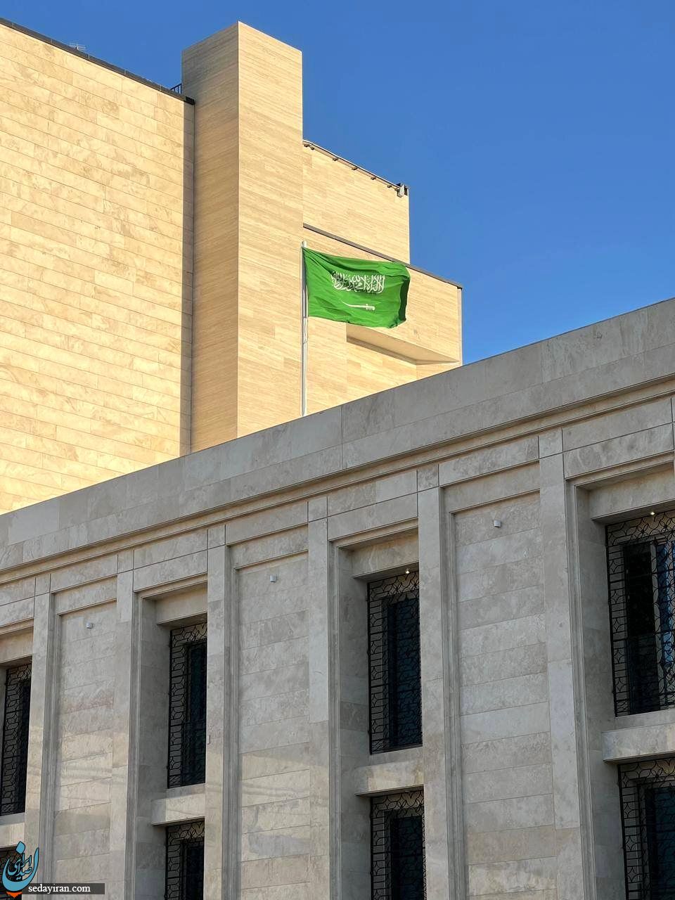 پرچم عربستان در مشهد برافراشته شد / عکس