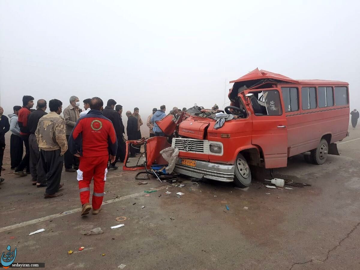 واژگونی شدید مینی بوس حامل کارگران در اصفهان   فوت 2 نفر و مصدومیت 10 تن!