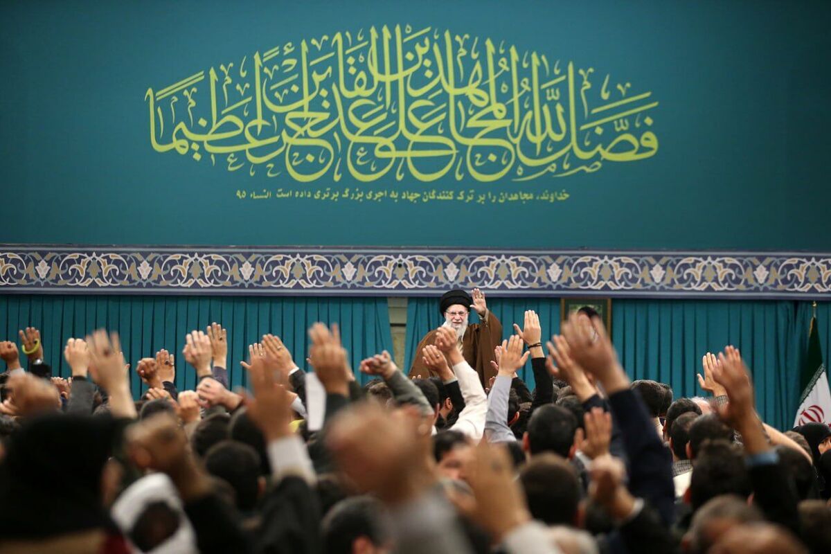 رهبر انقلاب:- راهبرد همیشگی شهید سلیمانی احیای جبهه مقاومت بود ؛ لبنان و یمن نماد مقاومت هستند و پیروز خواهند شد