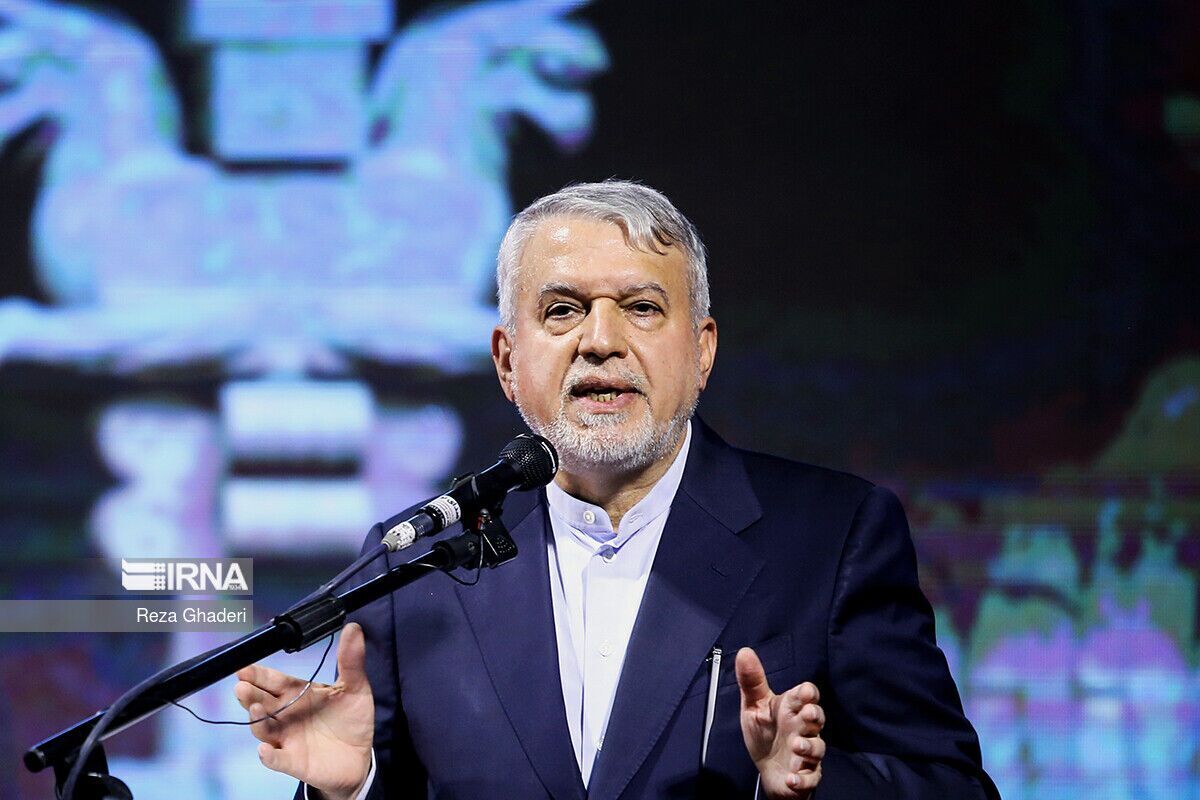 وزیر فرهنگ: دولت خود را وامدار خانوادههای شهدا و ایثارگران میداند