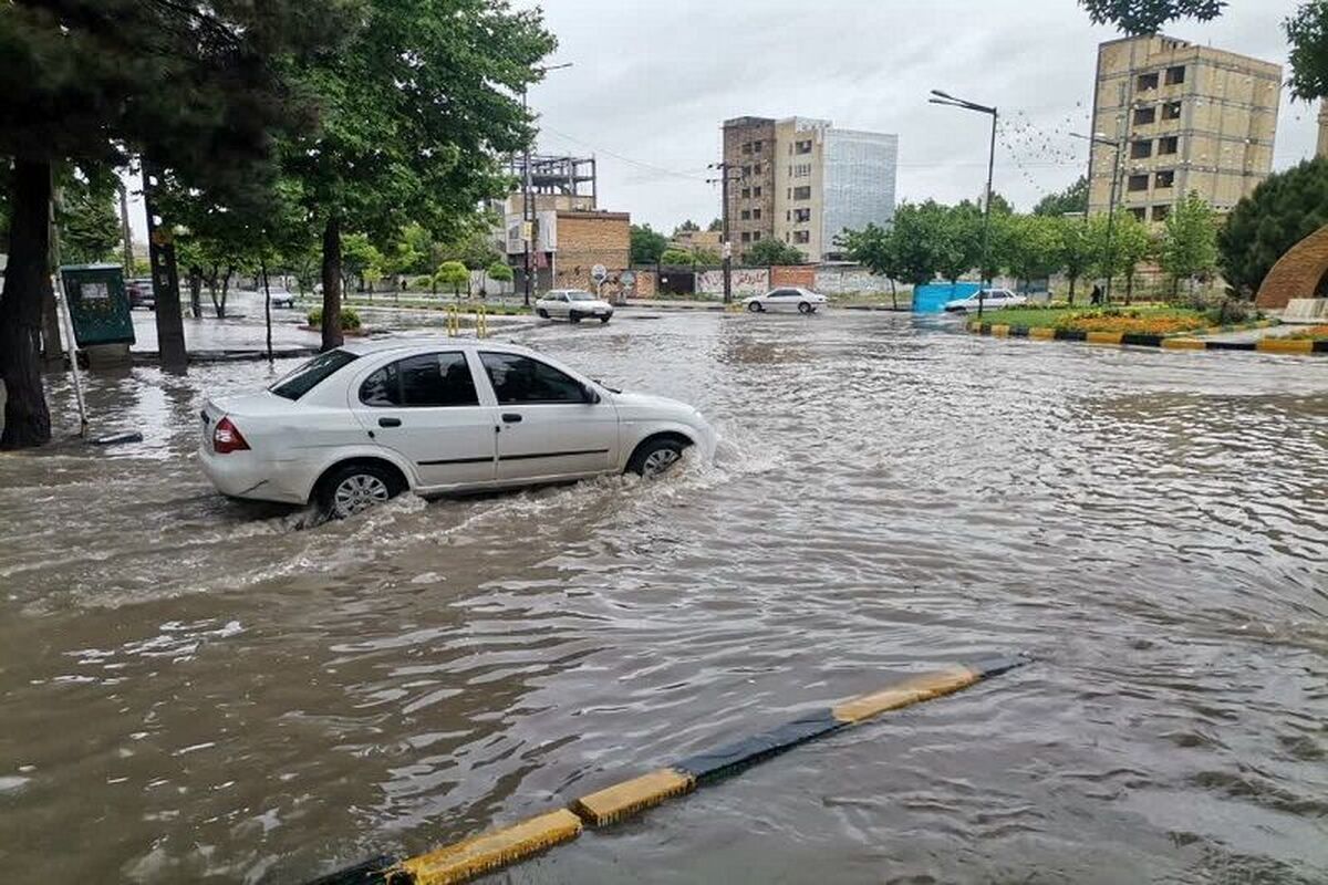 آبگرفتگی معابر و خیابان‌های شهر کرمانشاه به دنبال بارش باران