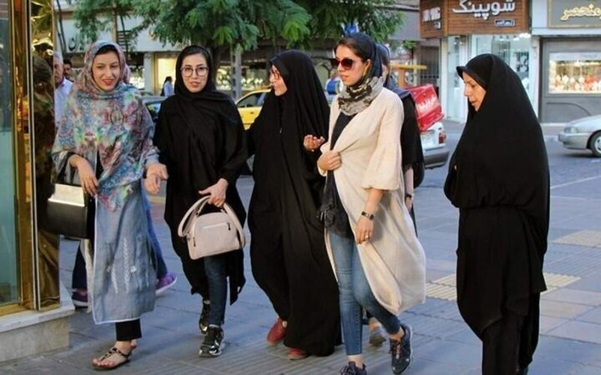 کسی که بخاطر ترس از مجازات حجاب را رعایت می‌کند، با کنار رفتن این موانع، کشف حجاب می‌کند