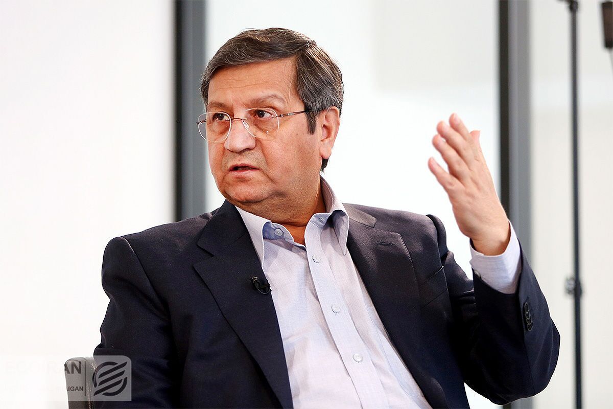 همتی: آیا ثبت ۱۶۰ درصدی تورم و ۵۸ درصد کاهش ارزش پول ملی در ۳۰ ماه با در آمد ۳۵ میلیارد دلاری نفت، قابل دفاع است؟