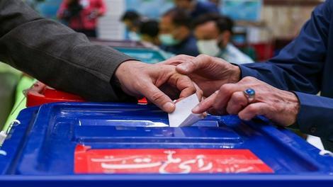 عباس عبدی: مردم منتظرند انتخابات به سوی آنها برگردد تا پای صندوق بروند