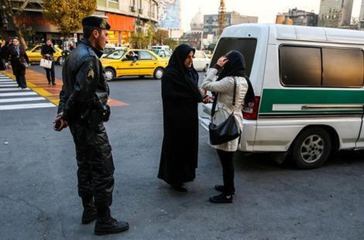 بانکی پور: اگر زنان بی حجاب نگذارند از آنها عکس بگیرند، بازداشت می‌شوند