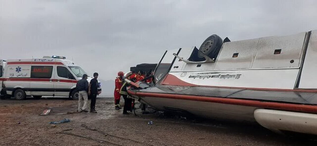 واژگونی اتوبوس در جاده معدن سونگون با 5 مصدوم