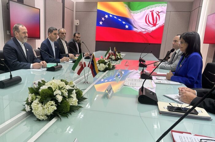 وزیر دفاع با مادور دیدار کرد