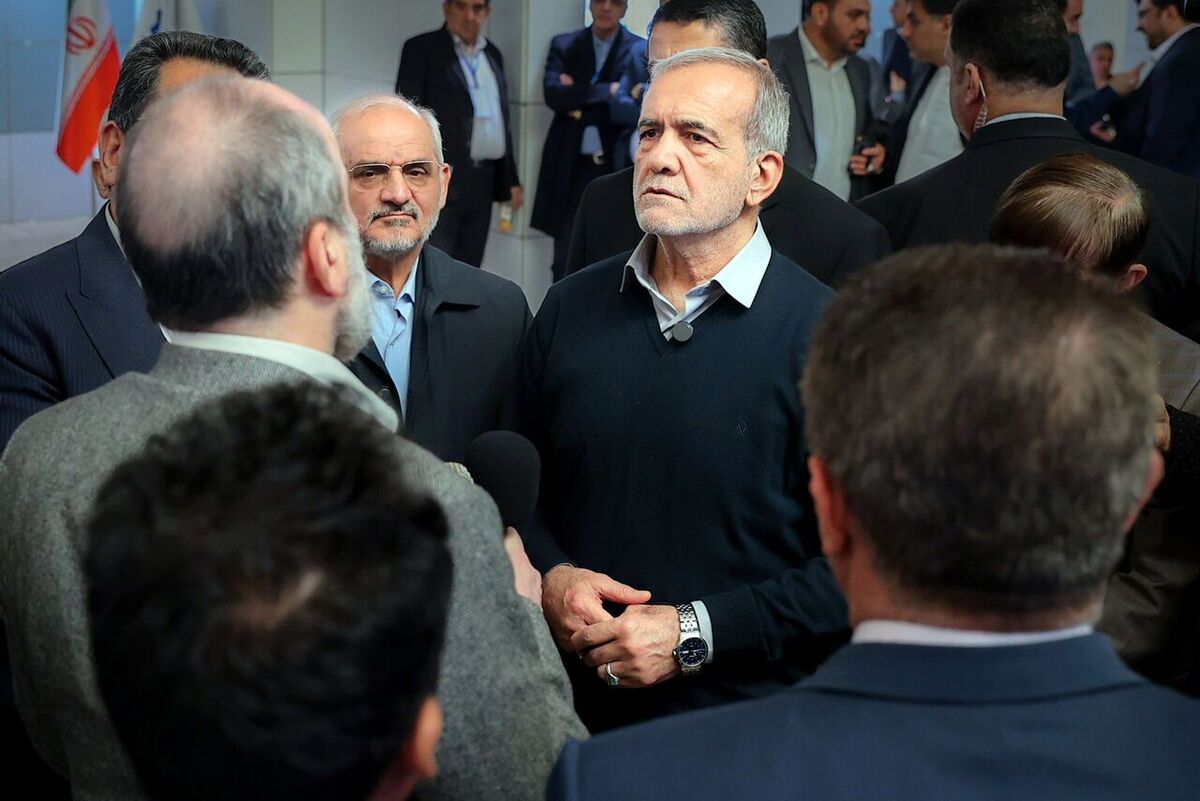 (+عکس) بازدید پزشکیان از نمایشگاه توانمندی بخش صنعت و معدن ؛ تحقق رشد اقتصادی ۸ درصد اولویت دولت است