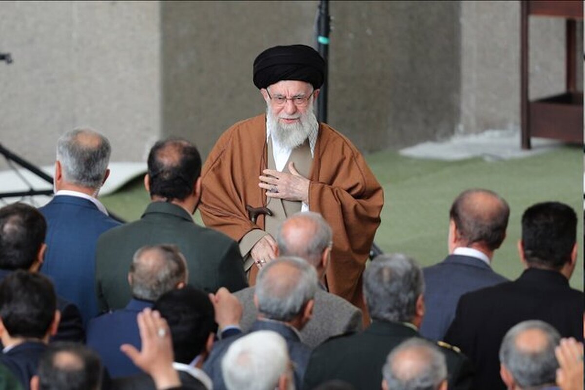 رهبر معظم انقلاب: ما کشور‌های اسلامی باید از حقوق دنیای اسلام دفاع کنیم؛ اجازه باج‌طلبی به آمریکا و غیرآمریکا را ندهیم