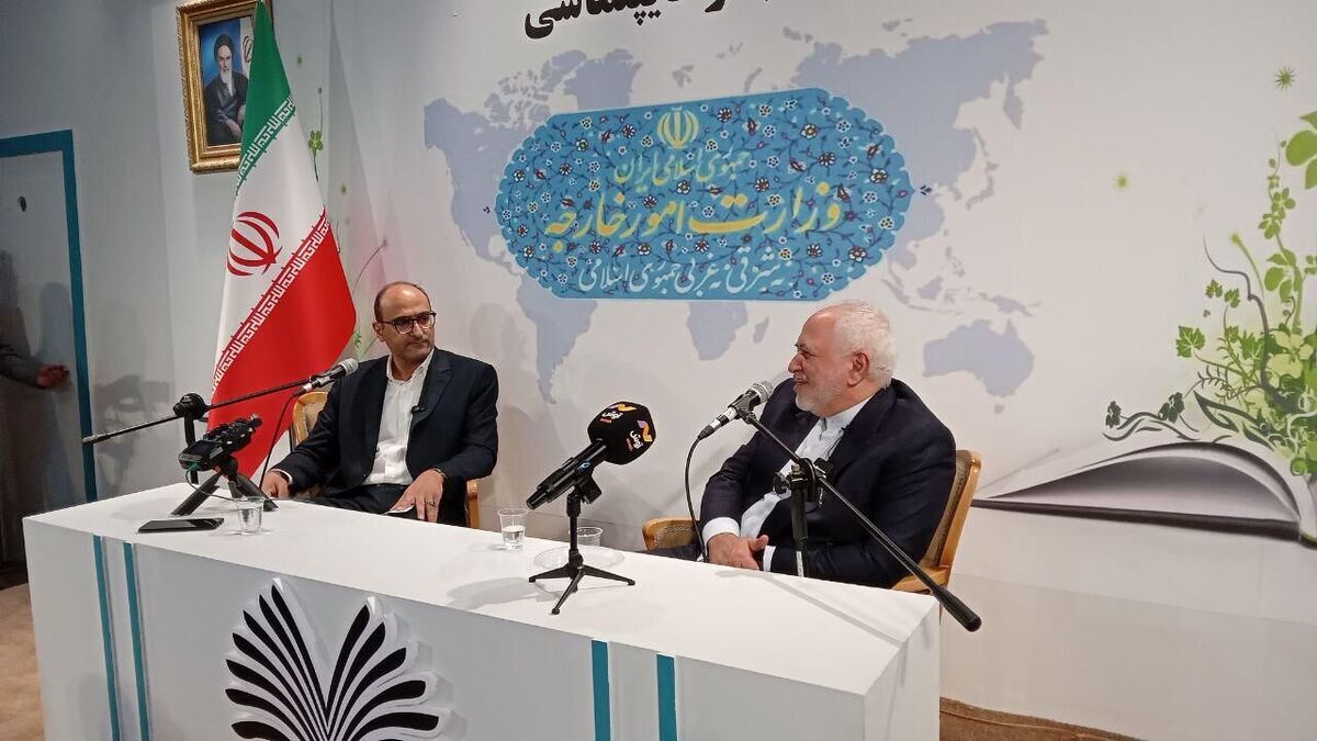 ظریف: باید پشت تیم مذاکره‌کننده بایستیم
