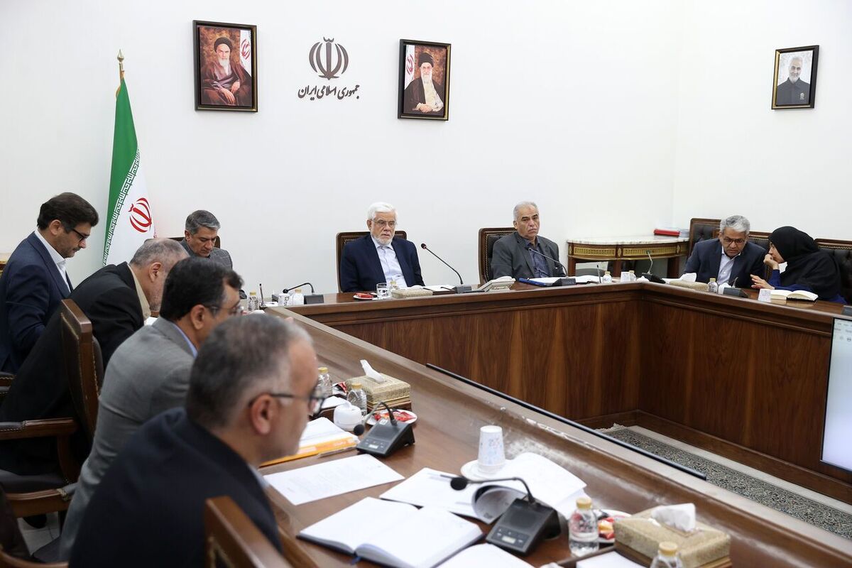 عارف: تلاش کنیم تا موانع سرمایهگذاری در تولید کنار گذاشته شود