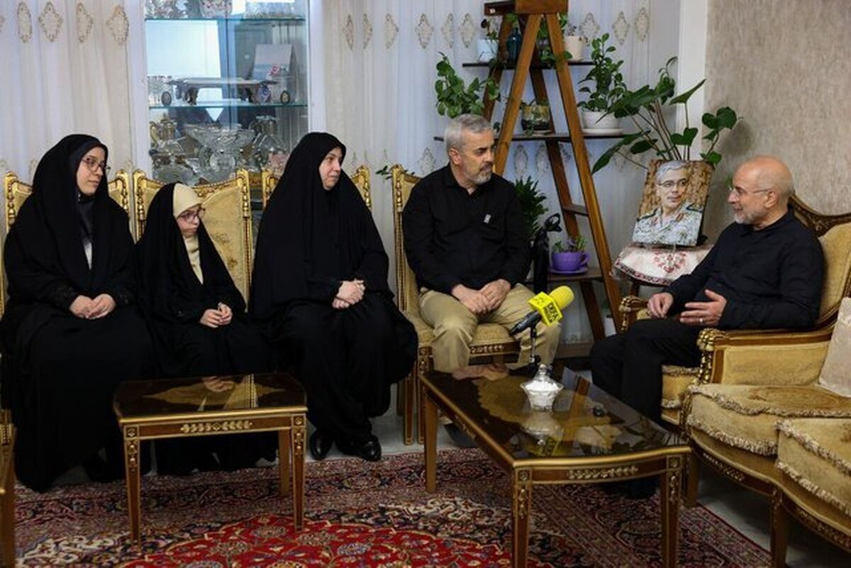 دیدار قالیباف با خانواده شهید باقری (+عکس)