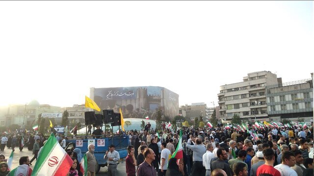 تجمع تهرانی‌ها برای تقدیر از نیرو‌های مسلح برگزار شد