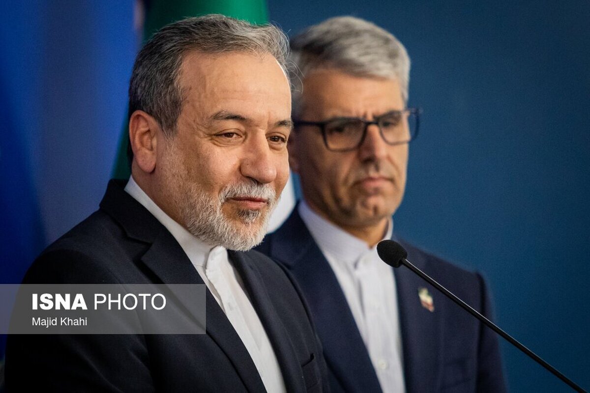 نشست خبری سخنگوی وزارت امور خارجه با حضور عراقچی (+عکس)