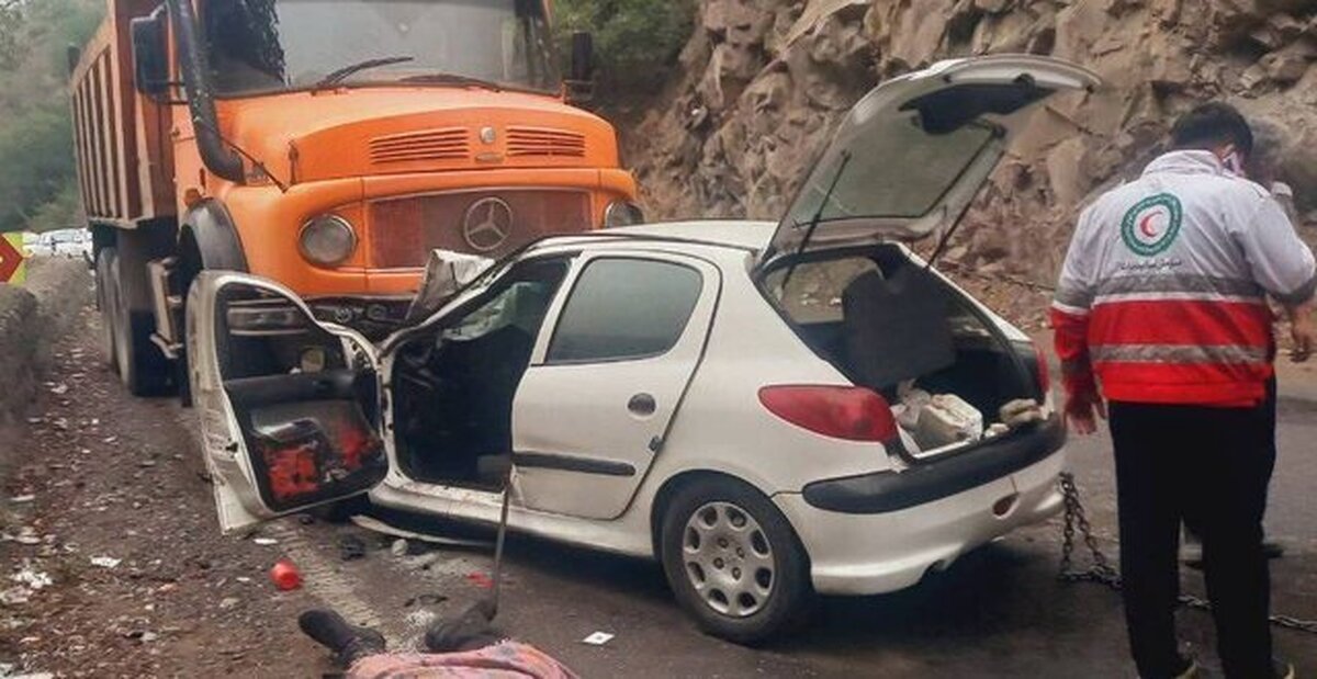 تصادف شدید پژو ۲۰۶ با کامیون در محور چالوس با 4 کشته