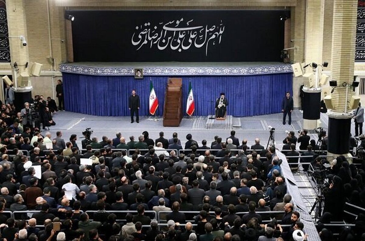 رهبر انقلاب: باید از خدمتگزاران کشور بویژه رئیس جمهور پرکار و پرتلاش حمایت شود