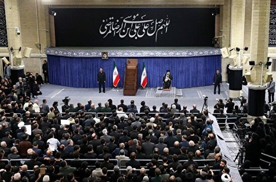 رهبر انقلاب: باید از خدمتگزاران کشور بویژه رئیس جمهور پرکار و پرتلاش حمایت شود رهبر انقلاب: باید از خدمتگزاران کشور بویژه رئیس جمهور پرکار و پرتلاش حمایت شود