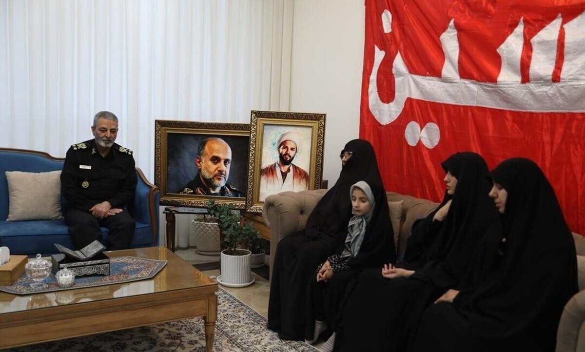 دیدار سرلشکر موسوی با خانواده فرماندهان شهید جنگ ۱۲ روزه (+عکس)