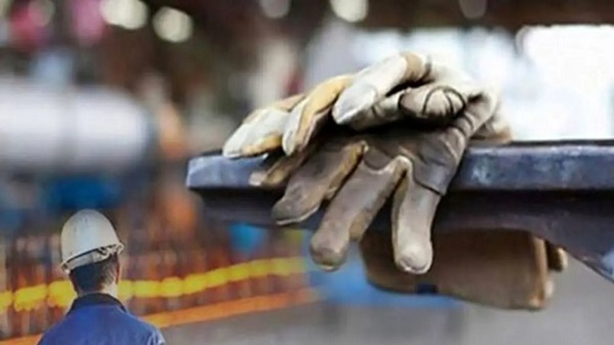 درخواست فوری تشکیل جلسه شورای عالی کار سقوط قدرت خرید کارگران به زیر ۳۰ درصد هزینه‌های خانوار