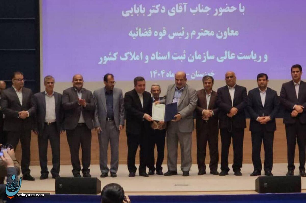تحویل اسناد مالکیت نیشکر به مدیرعامل توسعه نیشکر