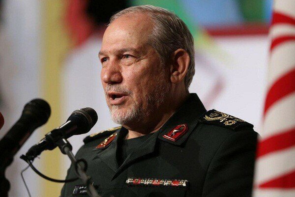 سرلشکر صفوی: انقلاب اسلامی با ایثارگری شهدا ماندگار خواهد بود