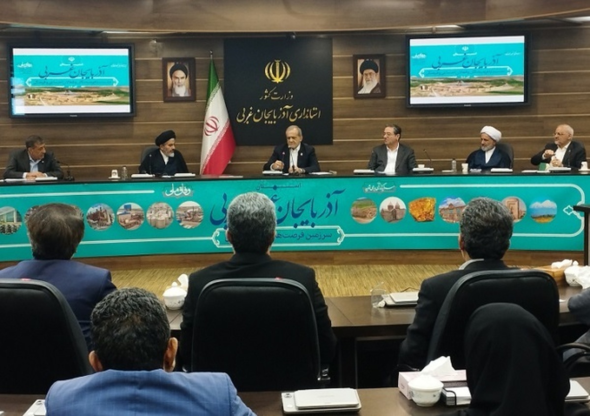 انتقاد پزشکیان از نحوه تصمیمگیری افزایش قیمت بنزین در سال ۹۸