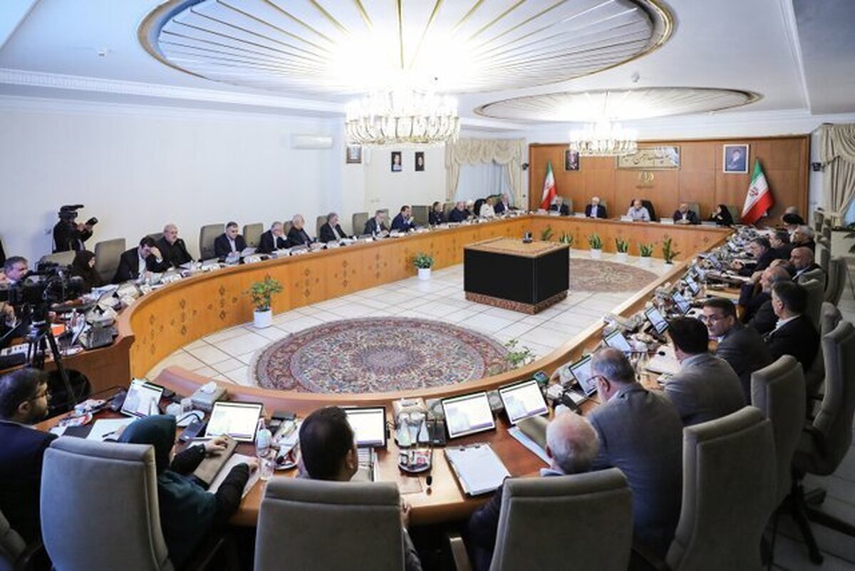 پزشکیان: نباید پست و مقام مبنای دریافت حقوق باشد باید ناترازی منابع و مصارف را سامان دهیم