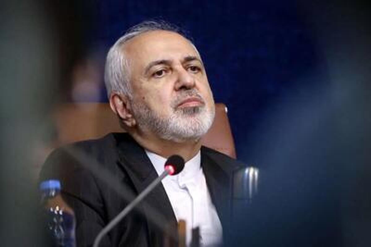 ظریف: آمریکا فکر تسلیم ایران را از سرش بیرون کند