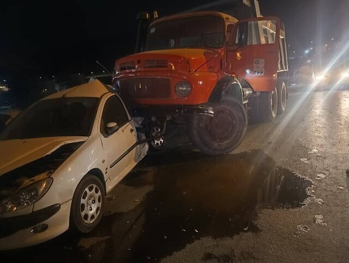 برخورد کامیون با ۶ خودرو در شیراز با ۵ مصدوم