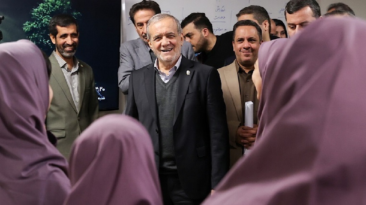 پزشکیان: اجرای شیوه‌های نوین آموزشی، نقطه آغاز تحول کیفی آموزش است