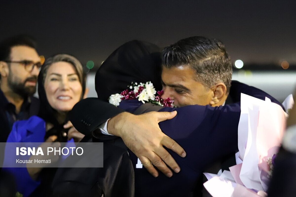 مراسم استقبال از آتوسا گلشادنژاد اولین دارنده مدال طلای کاراته جهان (+عکس)