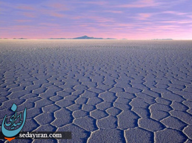 دریاچه نمک، بولیوی. متروکه و فراموش نشدنی. این دریاچه نمک در بولیوی زمینی ترک خورده و بی‌حاصل دارد.