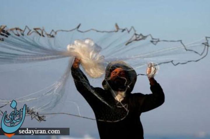 ماهیگیری جوان فلسطینی در خان یونس غزه/ رویترز